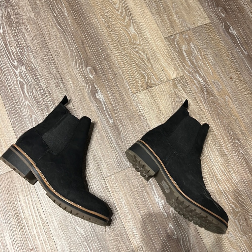 Khai Lug Sole Chelsea
Boot (Women)